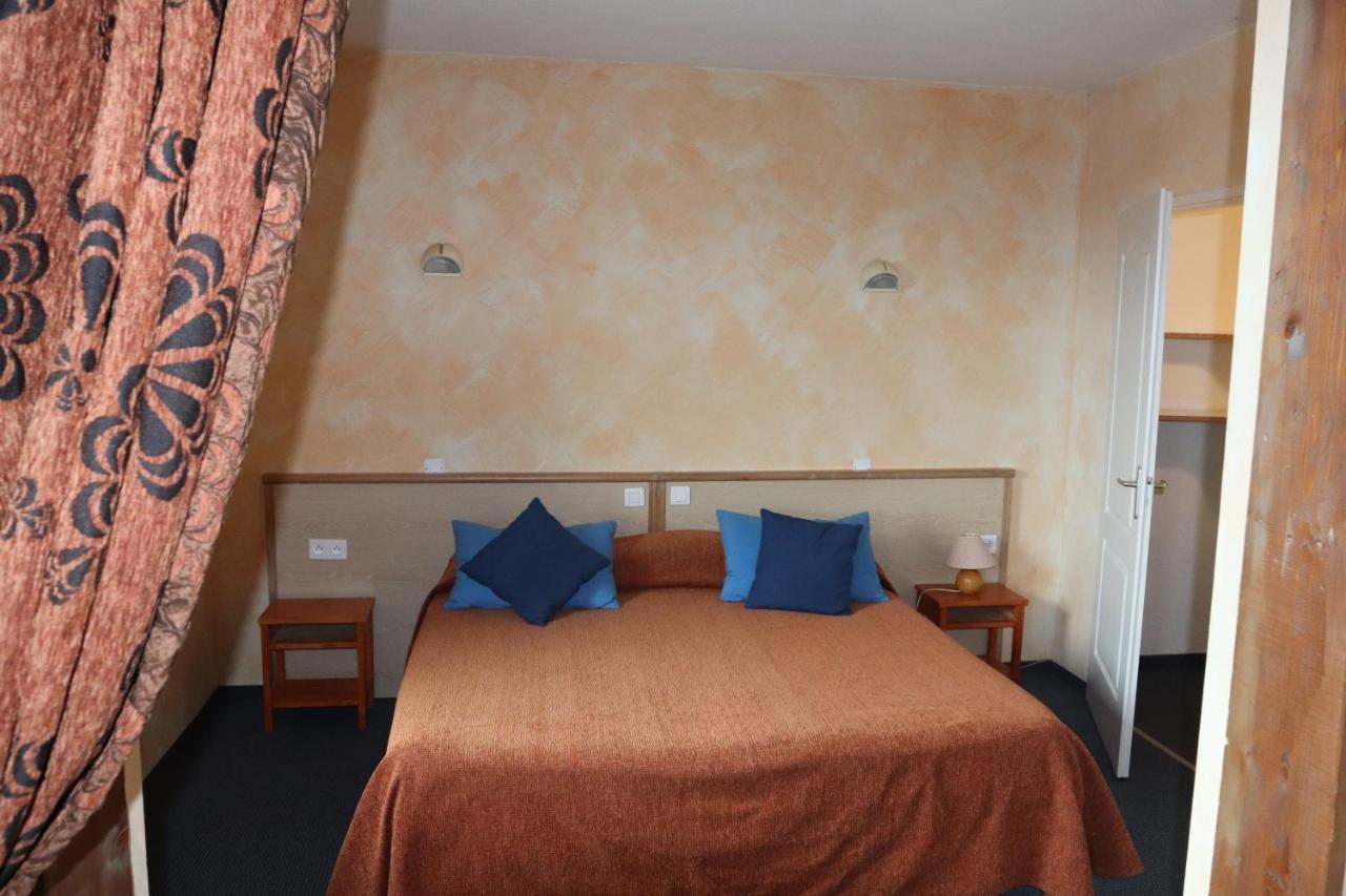 Hotel Saint Jean Montclar  Eksteriør billede